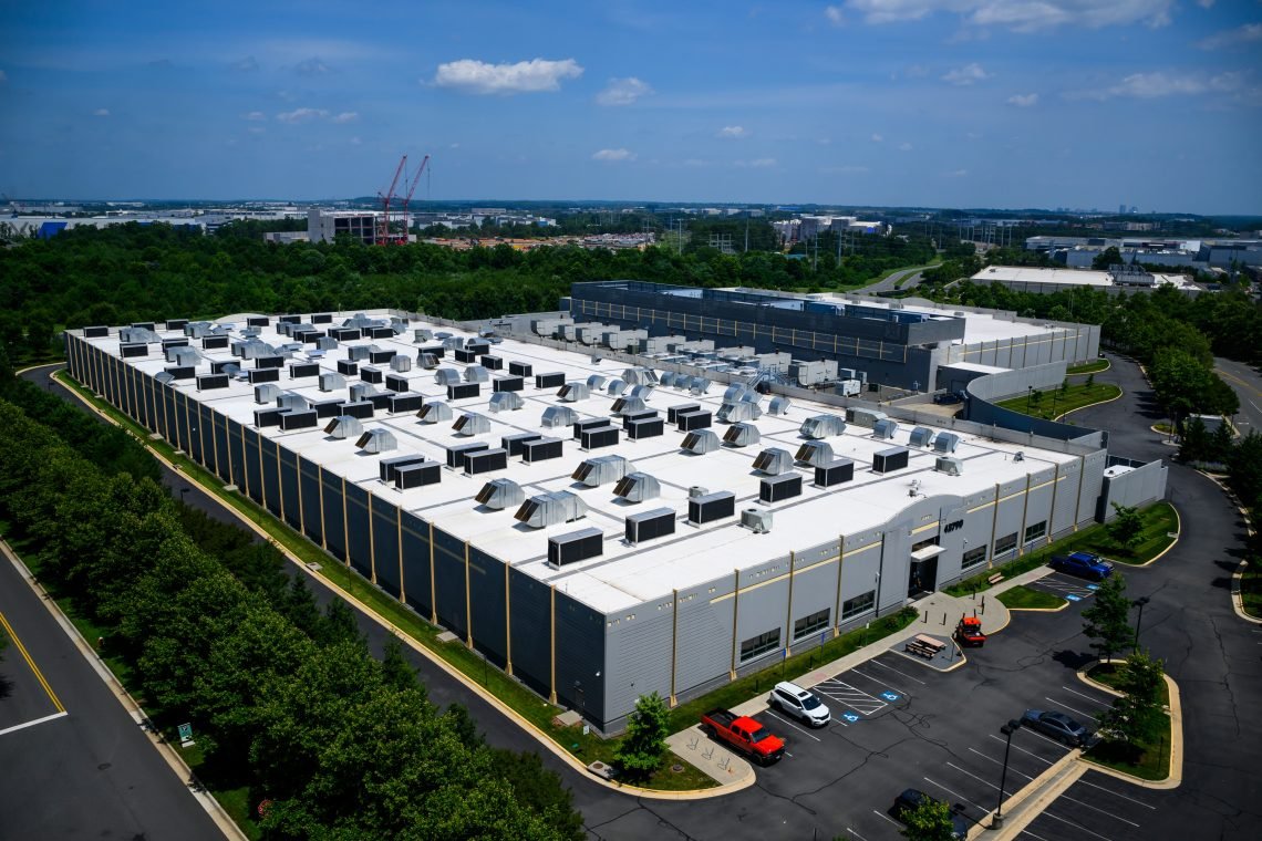 Data Center Alley, a vast area spanning 30 square miles just outside Washington D.C., is home to over 200 data centers and has an energy consumption comparable to that of the city of Boston in the U.S.